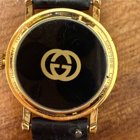 VINTAGE GUCCI 7200L 18K Gold plated White Dial Women's QZ Watch - Pre Loved - Picture 2 of 10